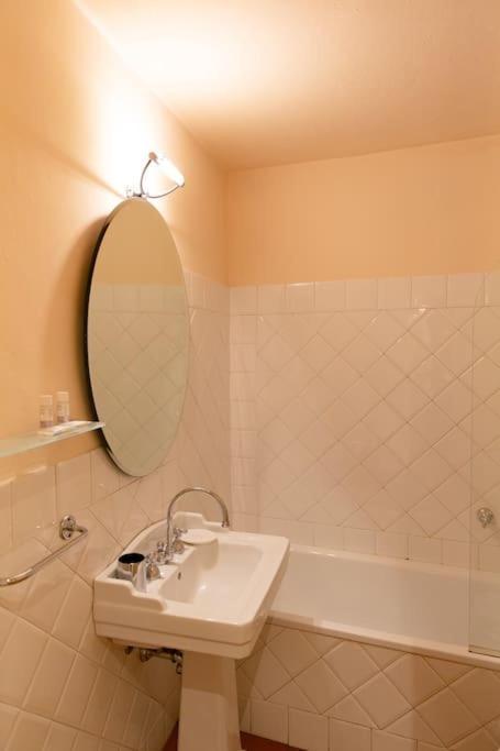 Elegant Apartment Near Piazza Della Signoria Флоренция Екстериор снимка