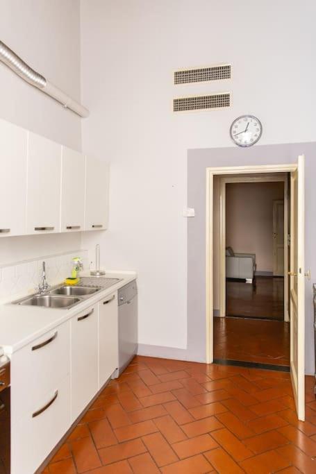 Elegant Apartment Near Piazza Della Signoria Флоренция Екстериор снимка