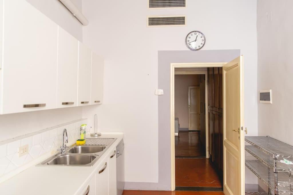 Elegant Apartment Near Piazza Della Signoria Флоренция Екстериор снимка